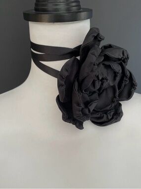 DOLCE&GABBANA F/W 2023 Black Silk Rose Floral Ribbon Choker Necklace